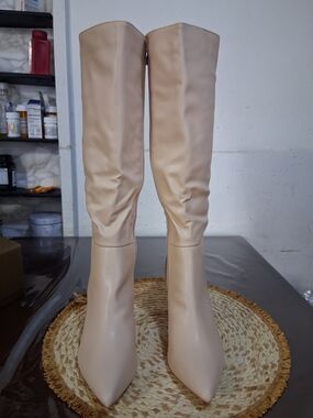 Women's high-heeled, pointed-toe stiletto tall boots (Size 9.5)
